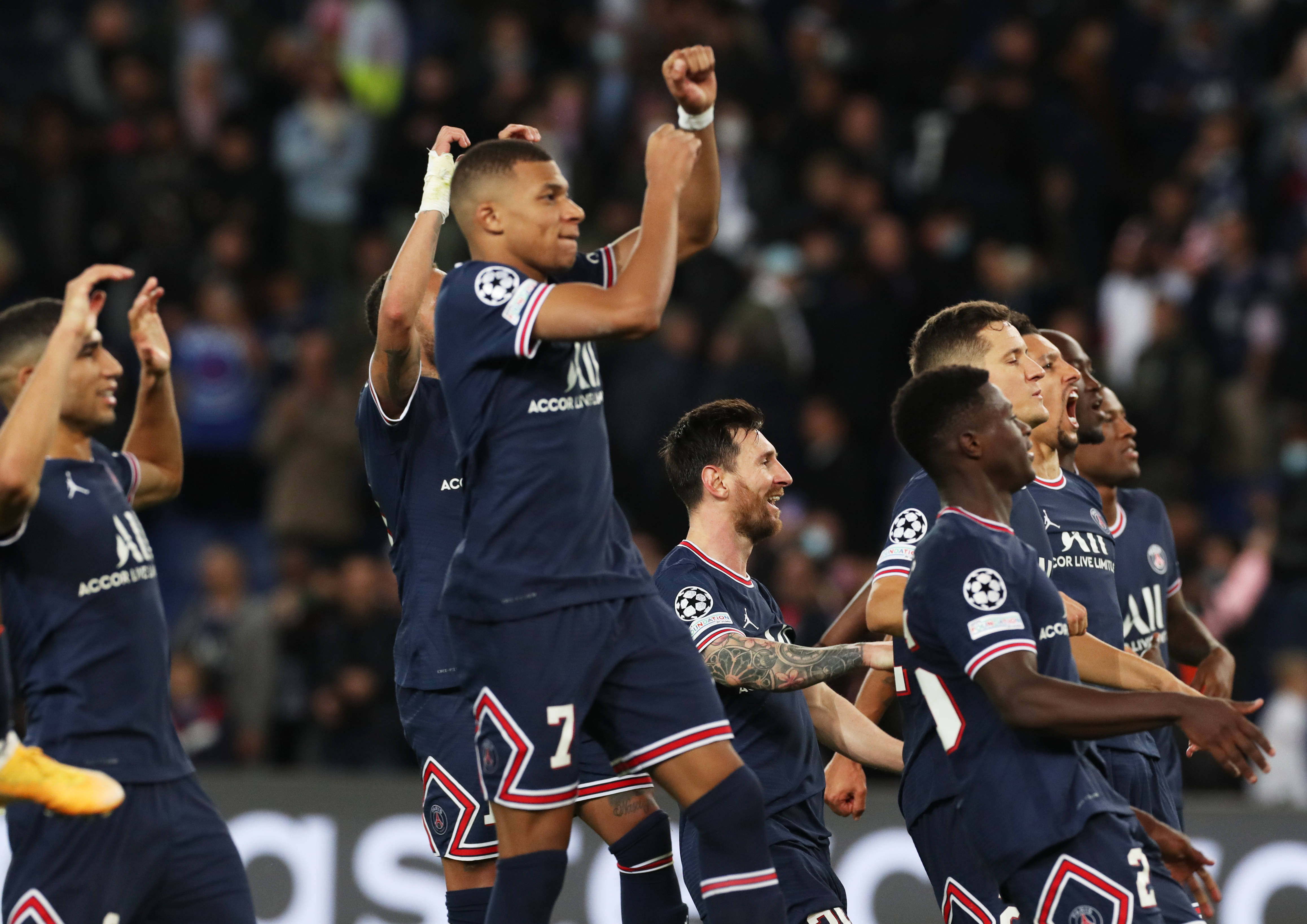 曼联绝杀巴黎圣日耳曼,范戴克补时绝平英超 曼联绝杀巴黎圣日耳曼,范戴克补时绝平英超